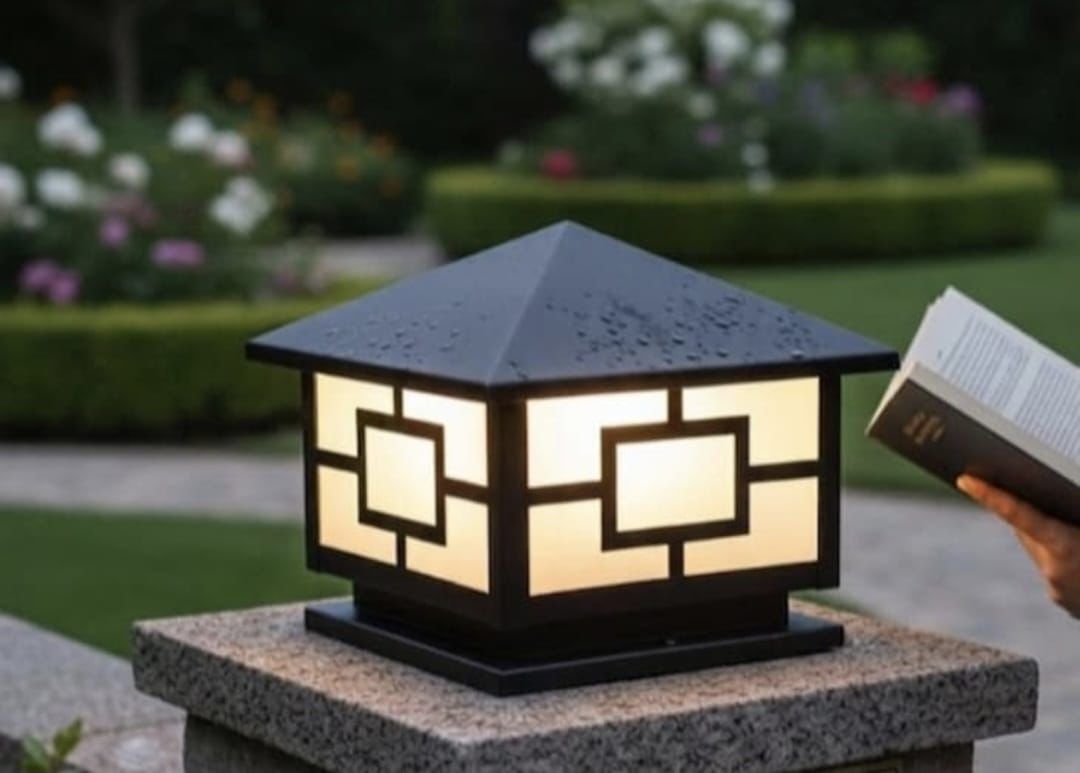Pillar cap light garden